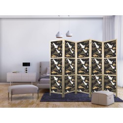 Japanischer Paravent - Oriental impressions - decorative pattern with a motif of flying cranes on a dark background