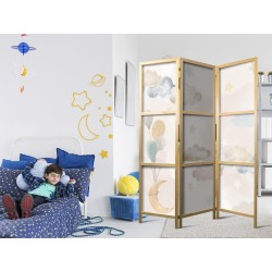 Japanischer Paravent - Fairy-Tale Moon - Moon with Balloons Among Clouds and Stars in Subdued Colors on a Light Beige Ba